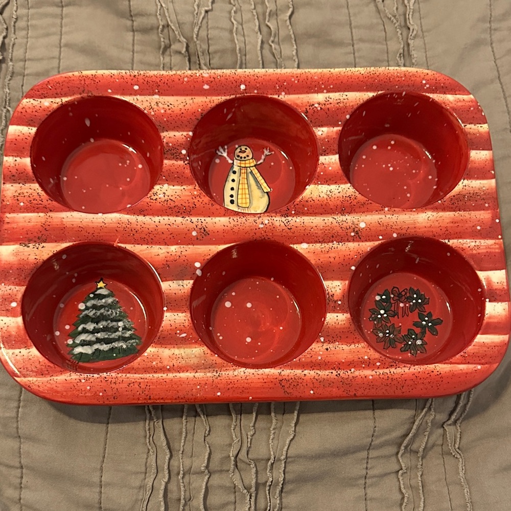 Holiday stoneware muffin dish